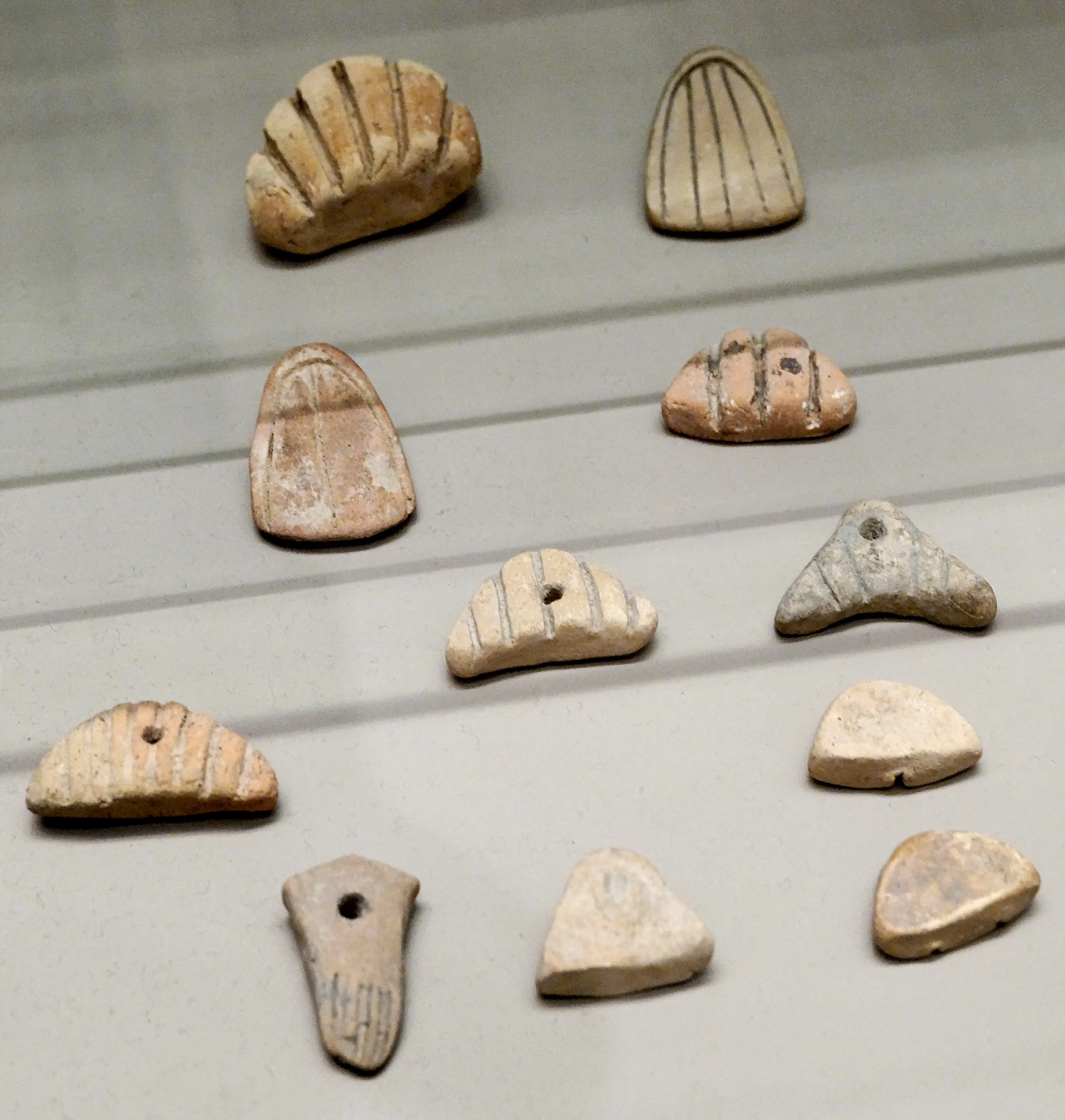 Clay tokens and bullae