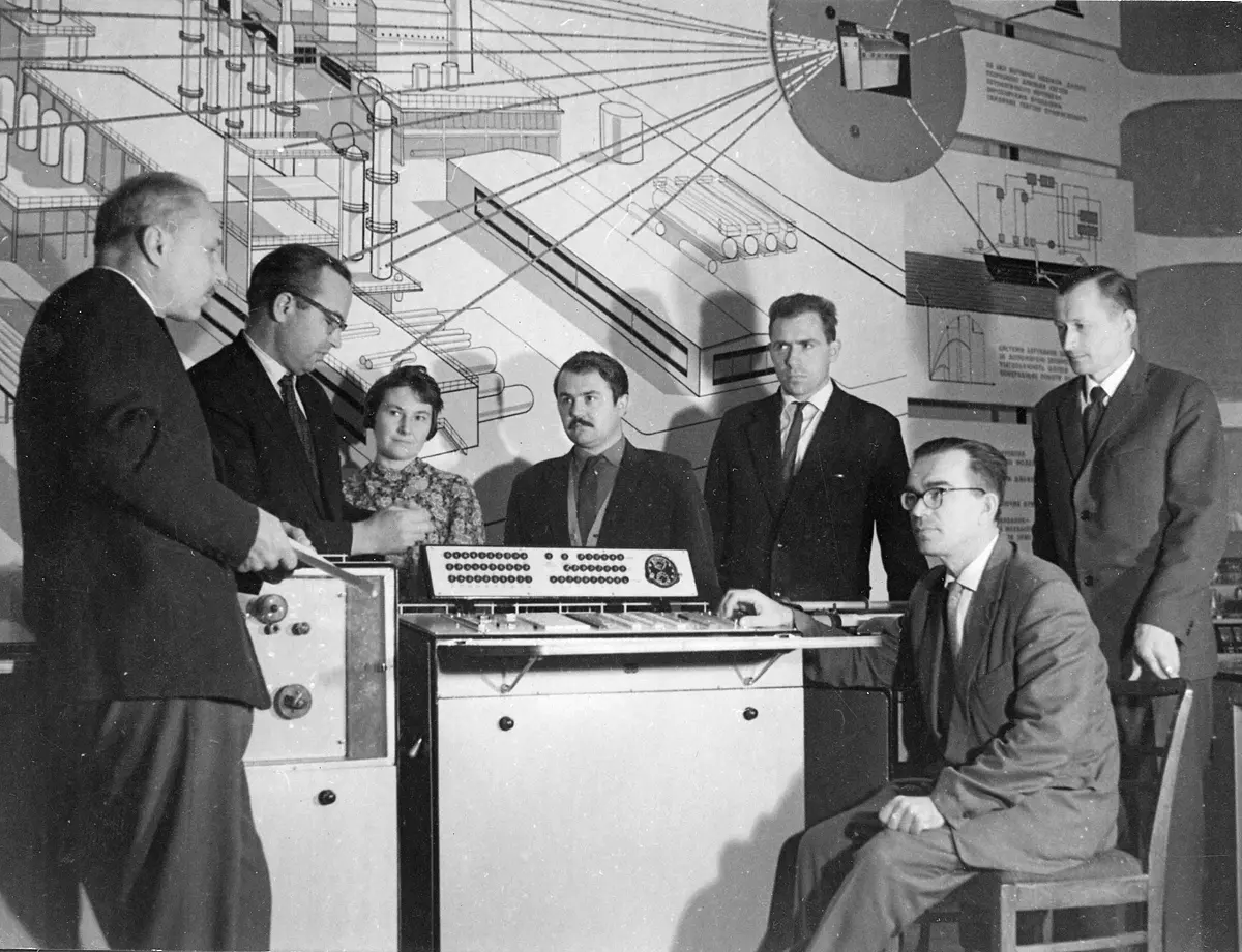 Viktor Glushkov presenting the Dnipro computer